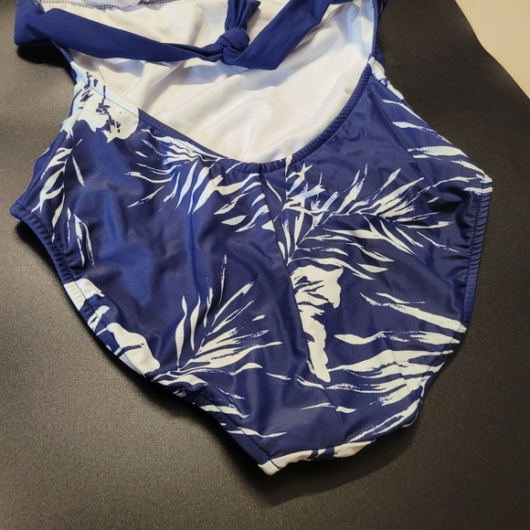 Slimming Halter One-Piece - Picture 13 of 14